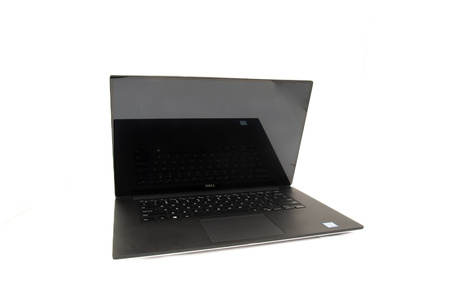 Dell Precision 5510 / Xeon E3-1505M v5 / 32GB / 512GB SSD / 15.6" FHD / nVidia Quadro M1000M - 2GB / Win 11 Pro